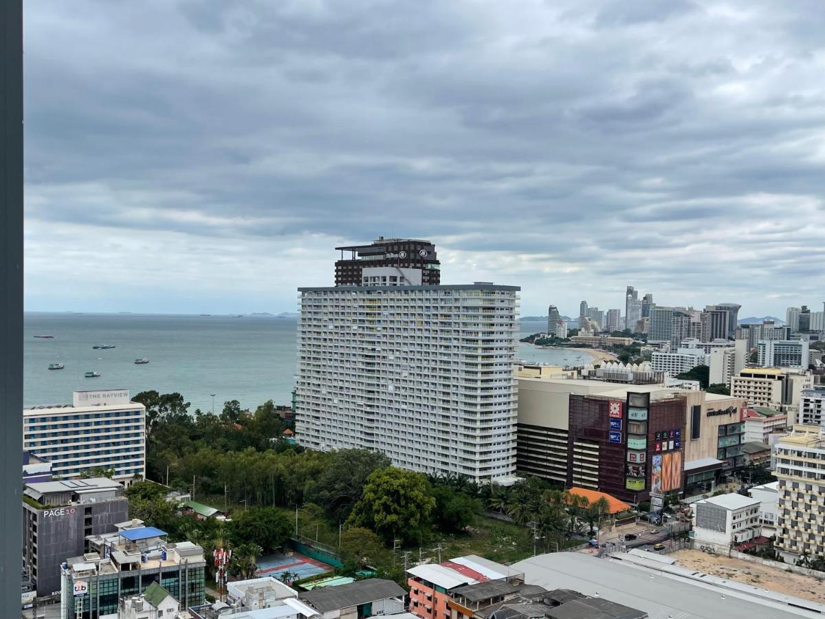 The Base Deluxe Kingsize Apartment Pattaya Exterior photo