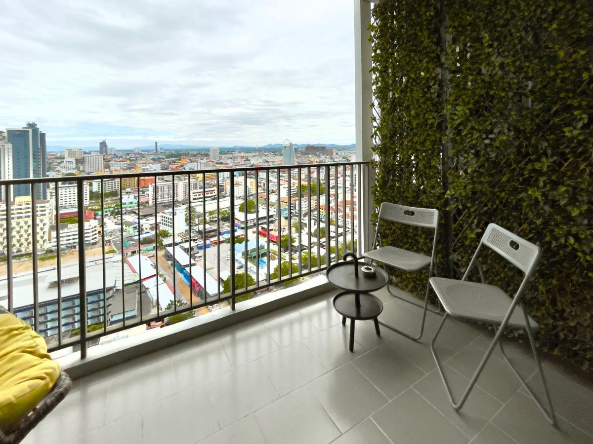 The Base Deluxe Kingsize Apartment Pattaya Exterior photo