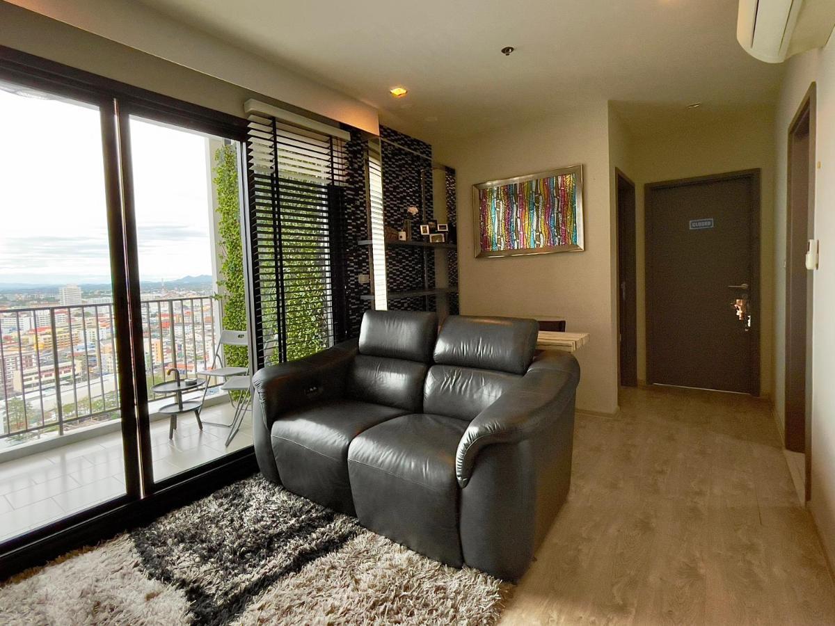 The Base Deluxe Kingsize Apartment Pattaya Exterior photo