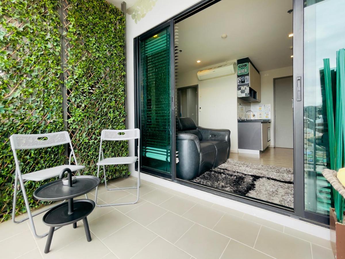 The Base Deluxe Kingsize Apartment Pattaya Exterior photo
